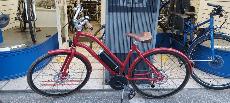 Vélo à assistance électrique cadre confort barre oblique neuf en magasin à Lyon 4