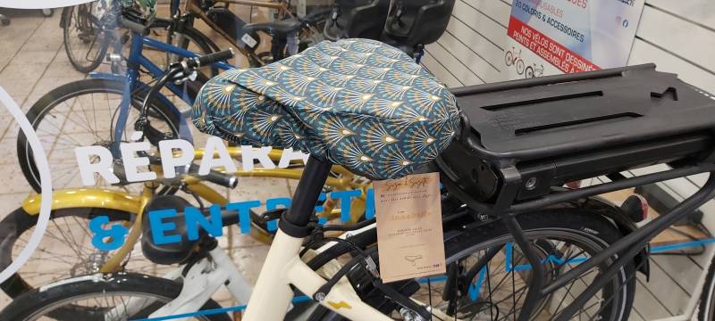 Couvre-selle vélo en fourrure synthétique sur Mes Vélos Hollandais